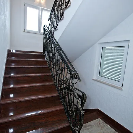 Lily Apartment
