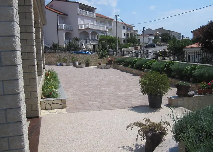 Lily Apartman *